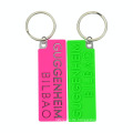 Günstige Kunststoff KeyChain neue Double Sided Custom Logo Pvc und Metall Schlüsselbund in Masse